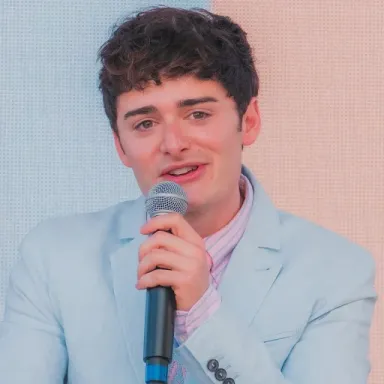 Noah Schnapp profile photo