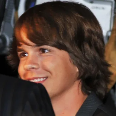 Johnny Simmons profile photo