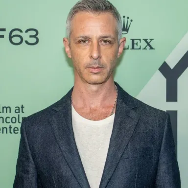 Jeremy Strong profile photo