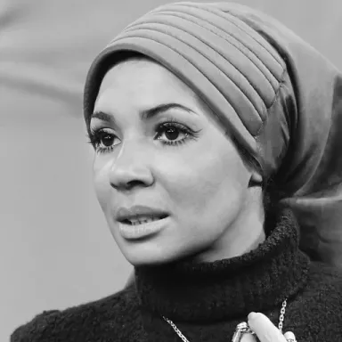 Shirley Bassey profile photo