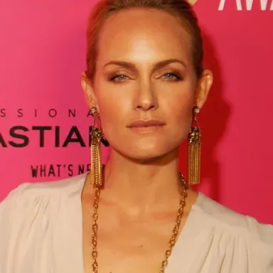 Amber Valletta profile photo