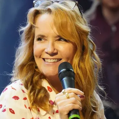 Lea Thompson profile photo