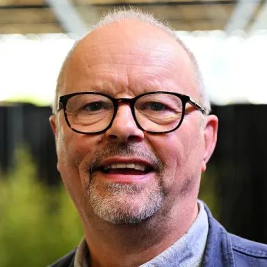 Robert Llewellyn profile photo