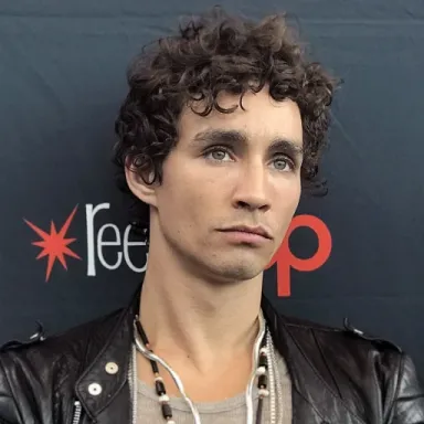 Robert Sheehan profile photo