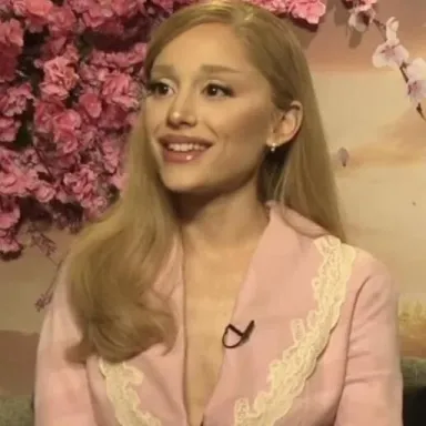 Ariana Grande profile photo