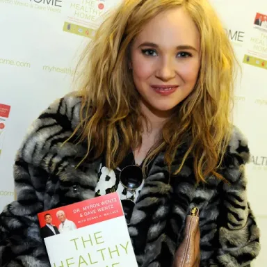 Juno Temple profile photo