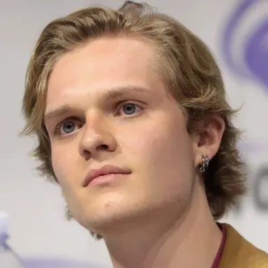 Tom Glynn-Carney profile photo