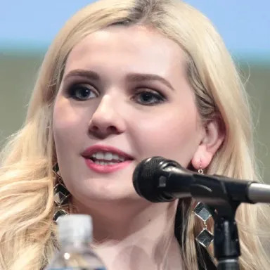Abigail Breslin profile photo