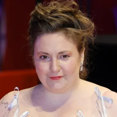 Lena Dunham profile photo