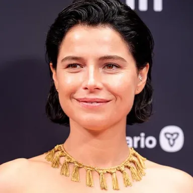 Jessie Buckley profile photo
