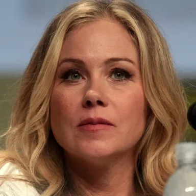 Christina Applegate profile photo