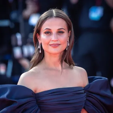Alicia Vikander profile photo