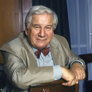 Peter Ustinov profile photo