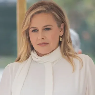 Alicia Silverstone profile photo