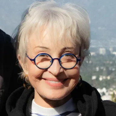 Annie Potts profile photo
