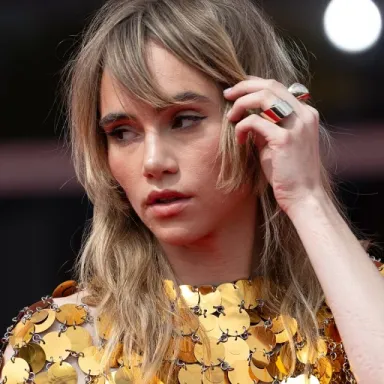 Suki Waterhouse profile photo