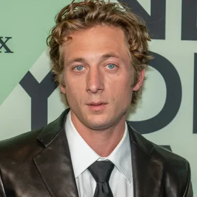 Jeremy Allen White profile photo