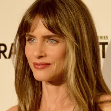 Amanda Peet profile photo
