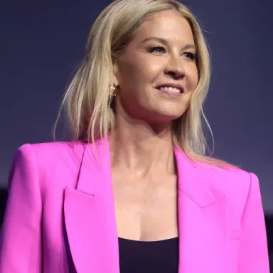 Jenna Elfman profile photo