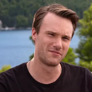 Hugh Skinner profile photo