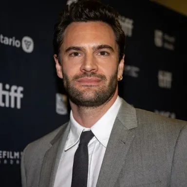 Tom Bateman (actor) profile photo