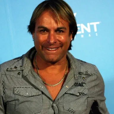 Warwick Capper profile photo