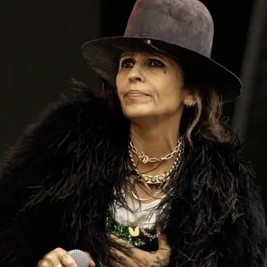 Linda Perry profile photo