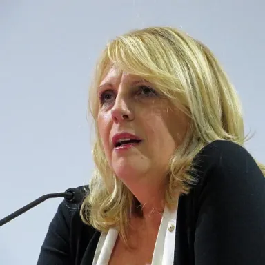 Julianne Schultz profile photo