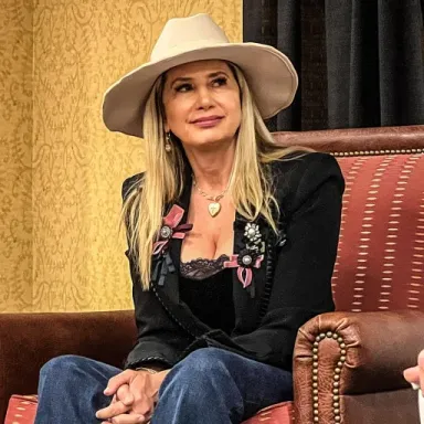 Mira Sorvino profile photo