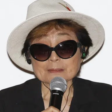 Yoko Ono profile photo