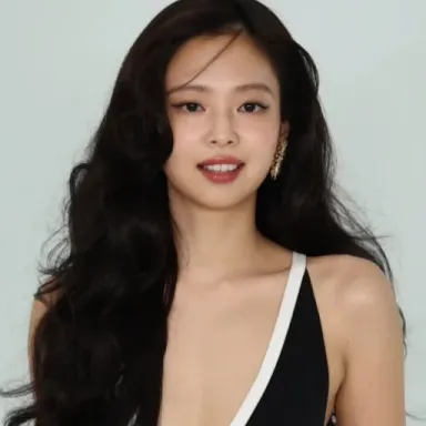 Jennie (singer) profile photo