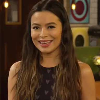 Miranda Cosgrove profile photo