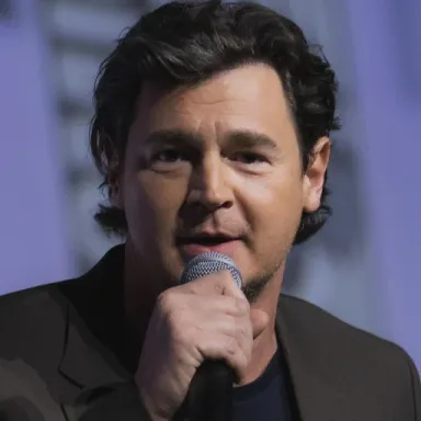 Benjamin Walker (actor) profile photo