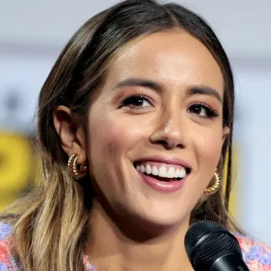Chloe Bennet profile photo