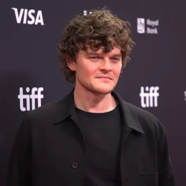 Robert Aramayo profile photo