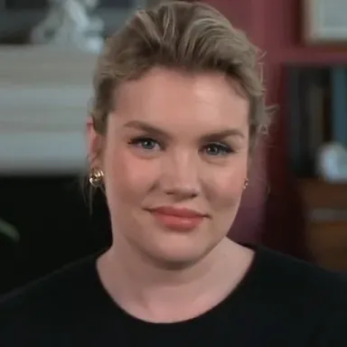 Emerald Fennell profile photo