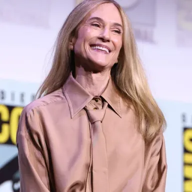 Holly Hunter profile photo