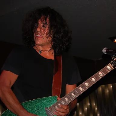 Stevie Salas profile photo