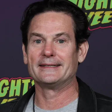Henry Thomas profile photo