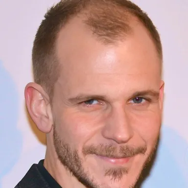 Gustaf Skarsgård profile photo