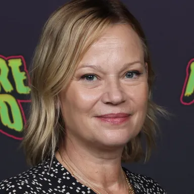 Samantha Mathis profile photo