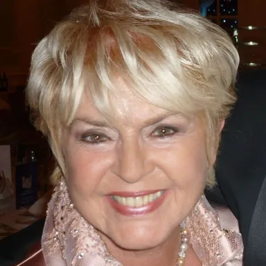 Gloria Hunniford profile photo