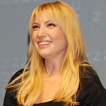 Ari Graynor profile photo