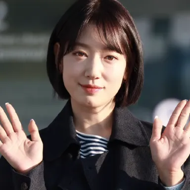 Park Shin-hye profile photo