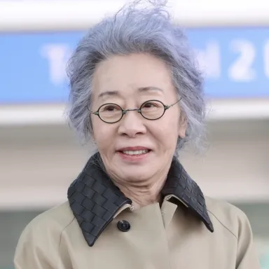 Youn Yuh-jung profile photo