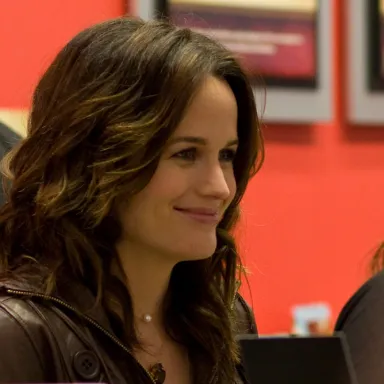 Elizabeth Reaser profile photo