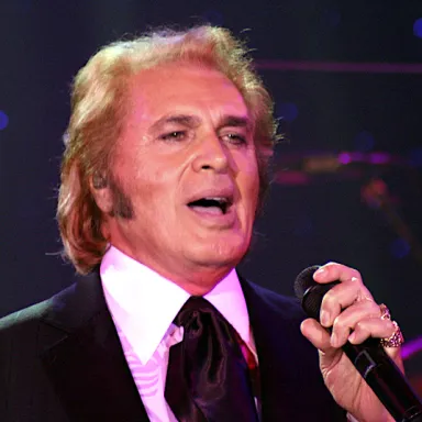 Engelbert Humperdinck (singer) profile photo