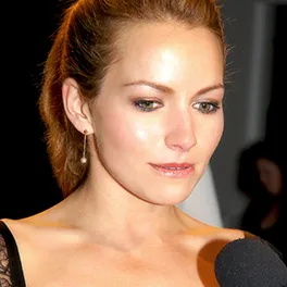 Becki Newton profile photo