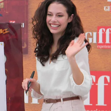 Chloe Bridges profile photo