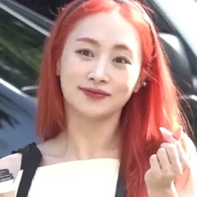 Nicole Jung profile photo